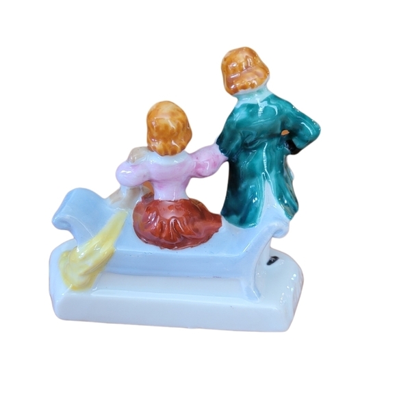 Vintage - 1945 - 1952 Occupied Japan Colonial Couple‎ Figurine - Picture 4 of 7